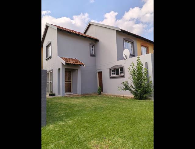 2 BEDROOM TOWNHOUSE FOR SALE IN BERGSIG